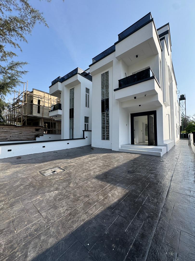 Luxurious 5 beds duplex with a pool for sale