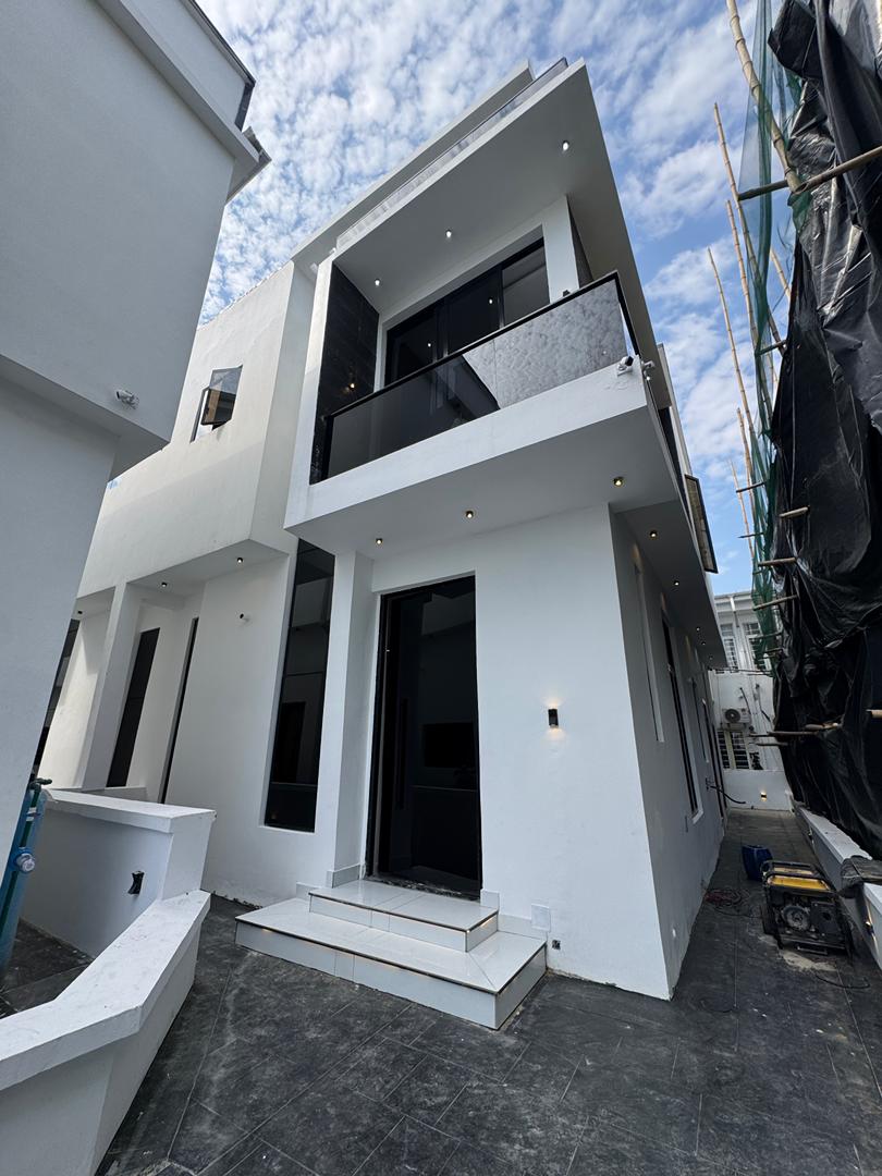 Spacious 4 Bedroom semi-detached  Duplex with a BQ