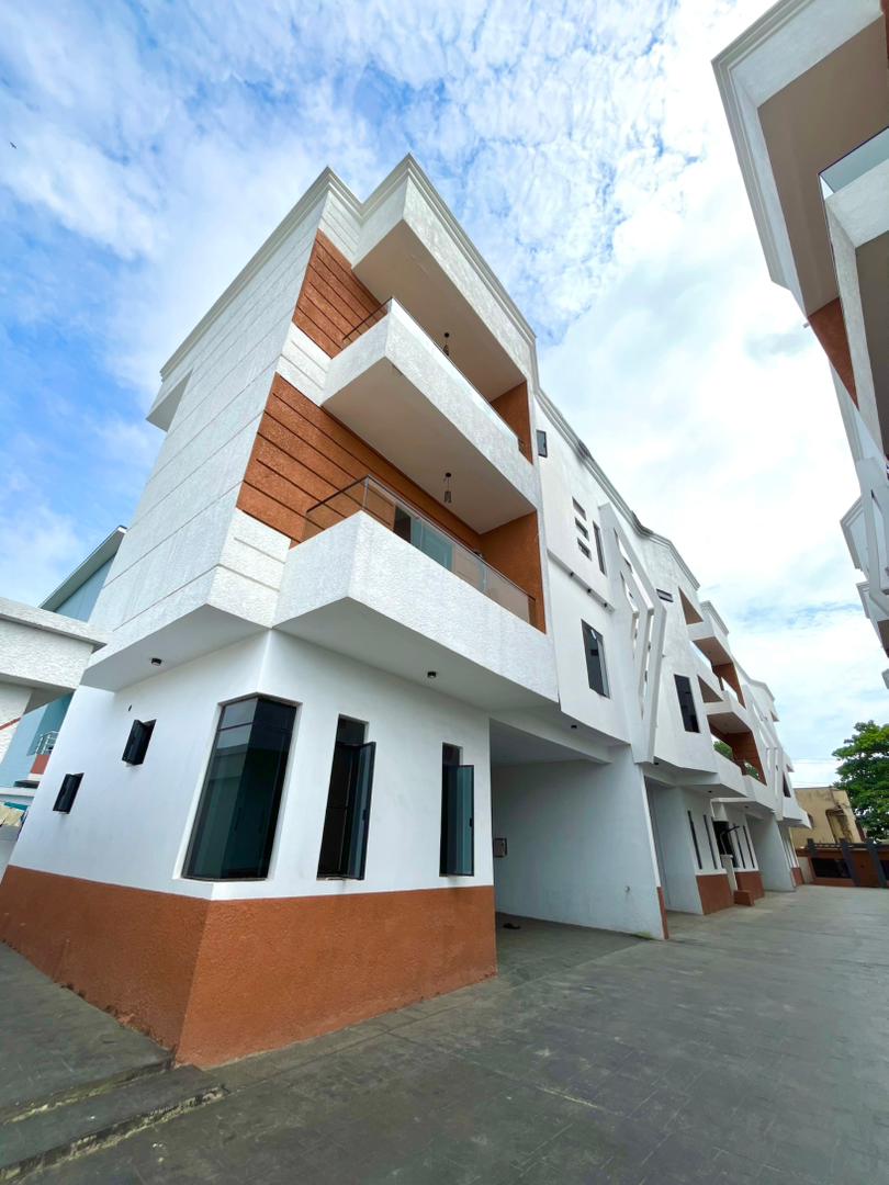 SPACIOUS FULLY SERVICED   5 BEDROOM TERRACE DUPLEX  WITH A BQ .