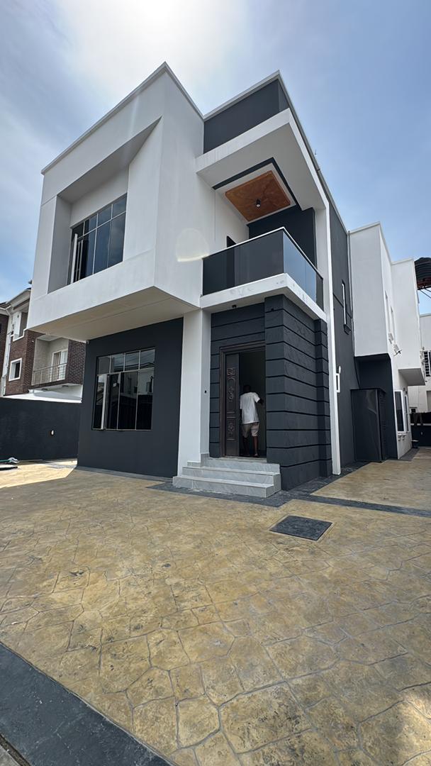 LUXURIOUS 5 BEDS DETACHED DUPLEX WITH A DEDICATED INVERTER