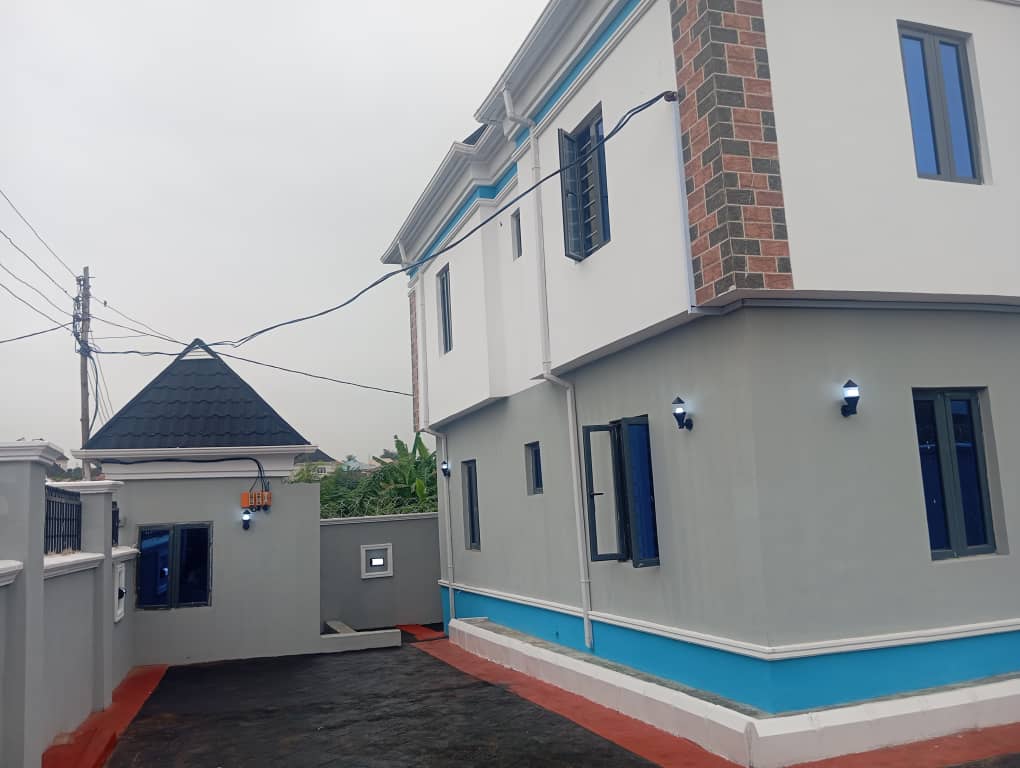 NEWLY BUILT 4 FLATS OF 3 BEDROOMS LOCATED AT AKALA EXTENSION, UNITY ESTATE, AKOBO OJURIN.