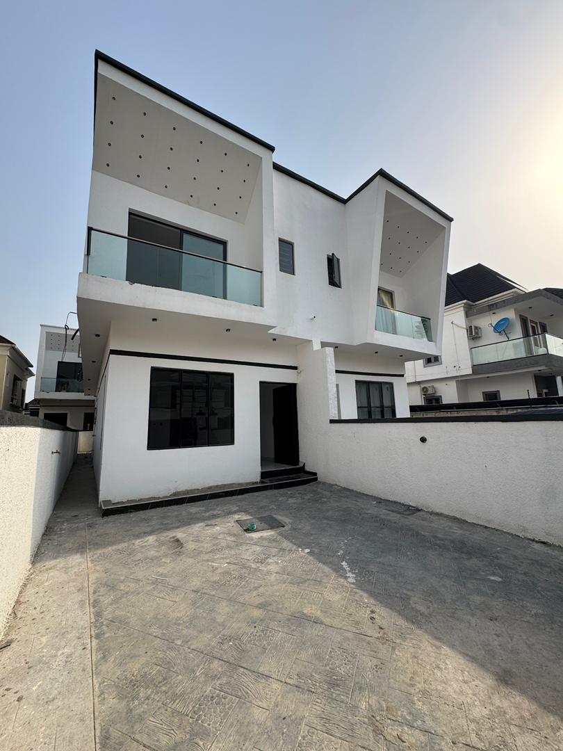 SELF SERVICED  LUXURY 4 BEDROOM DUPLEX