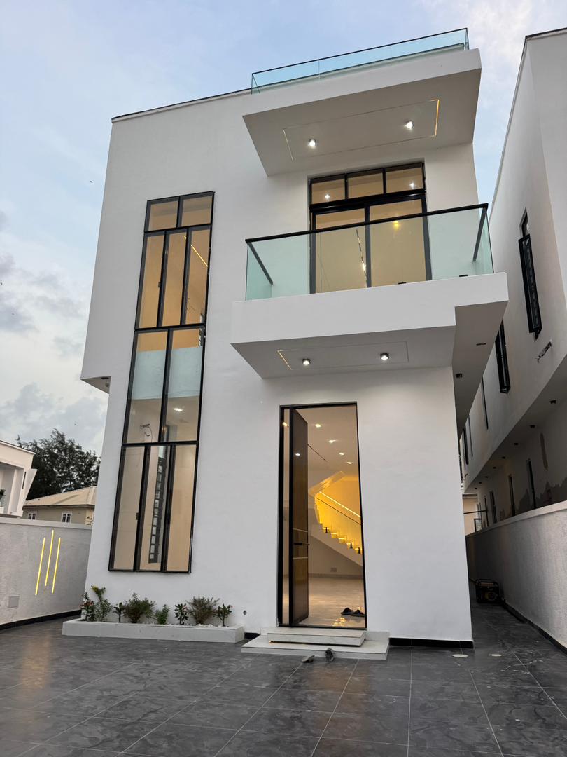 SELF SERVICED  LUXURY 5  BEDROOM DUPLEX WITH A POOL