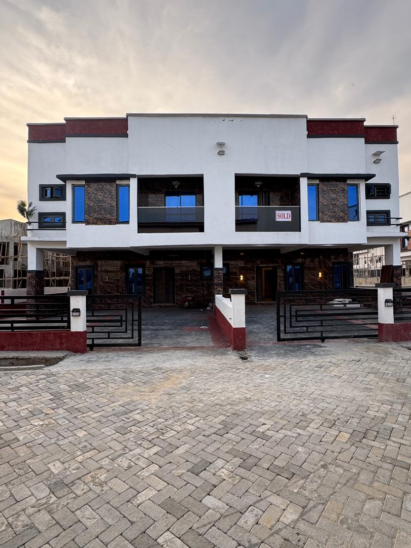 Luxury 4-Bedroom Semi-Detached Duplex with BQ