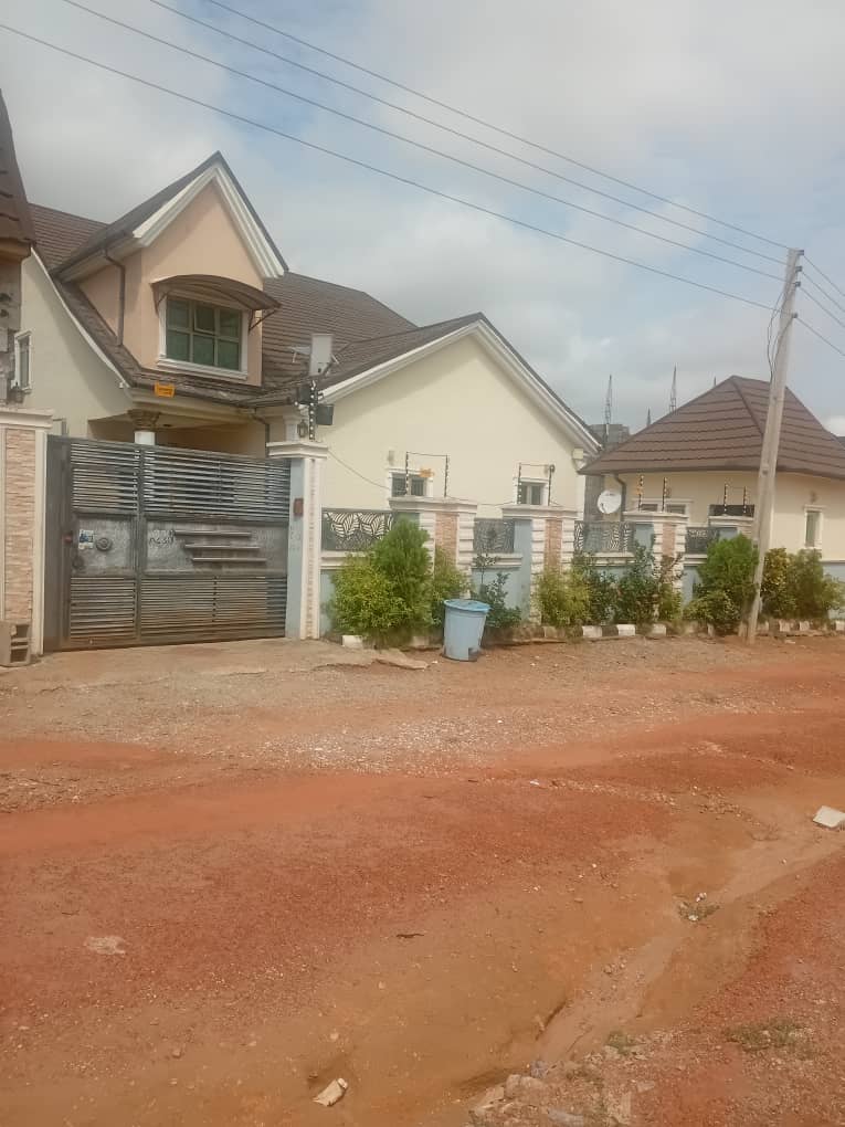Distress Sale of 4 Bedroom Duplex